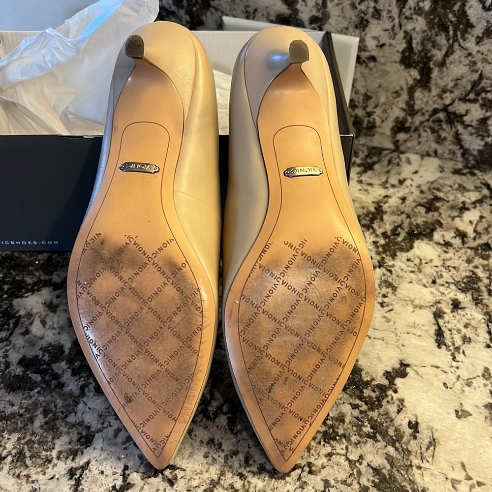 Vionic Women's 8.5 Kit Josie in Sand Leather with Low Heel - Picture 6 of 11